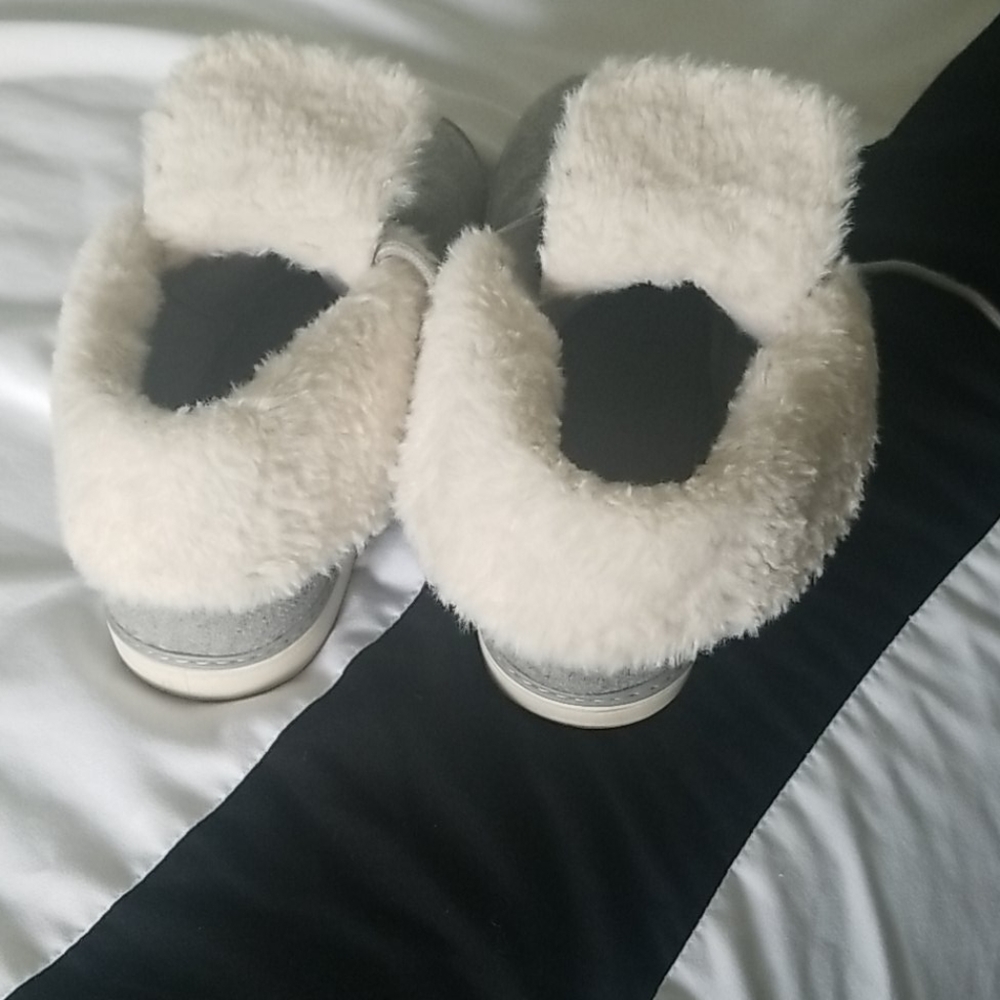 Shoes - Picture 4 of 5